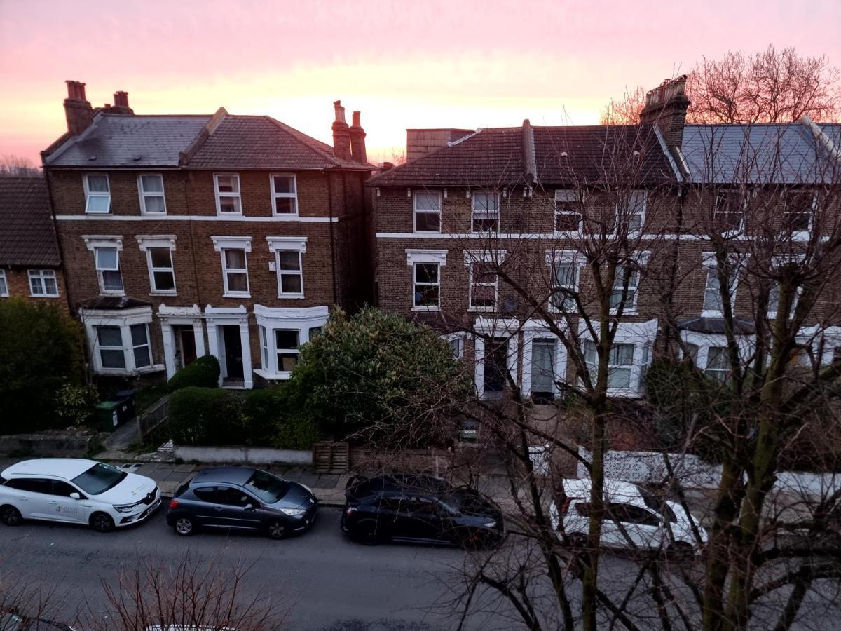 Апартаменты Stylish-Brockley-Entire Place Лондон Экстерьер фото